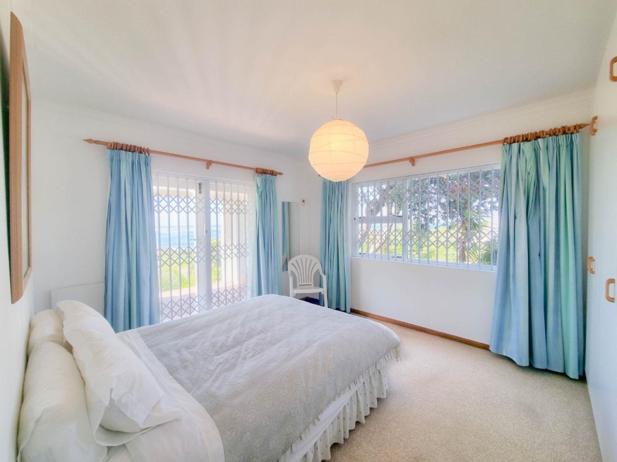 4 Bedroom Property for Sale in Sandbaai Western Cape